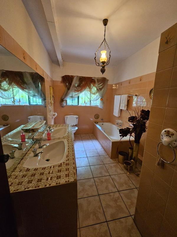 5 Bedroom Property for Sale in Wilkeville North West